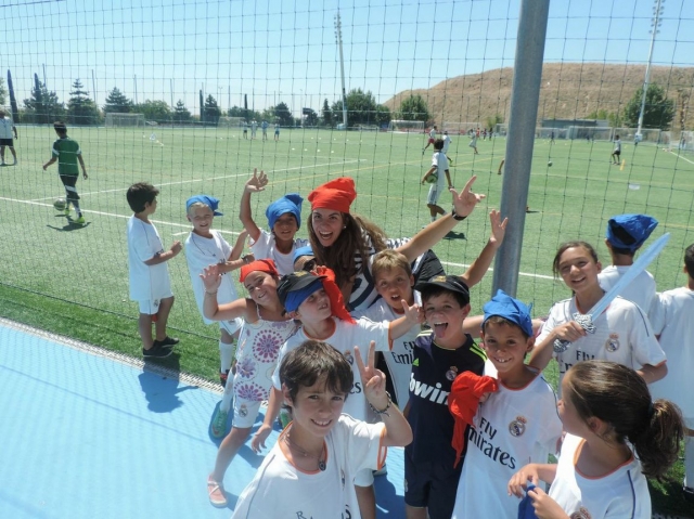 Saludando desde el campo de futbol.jpg